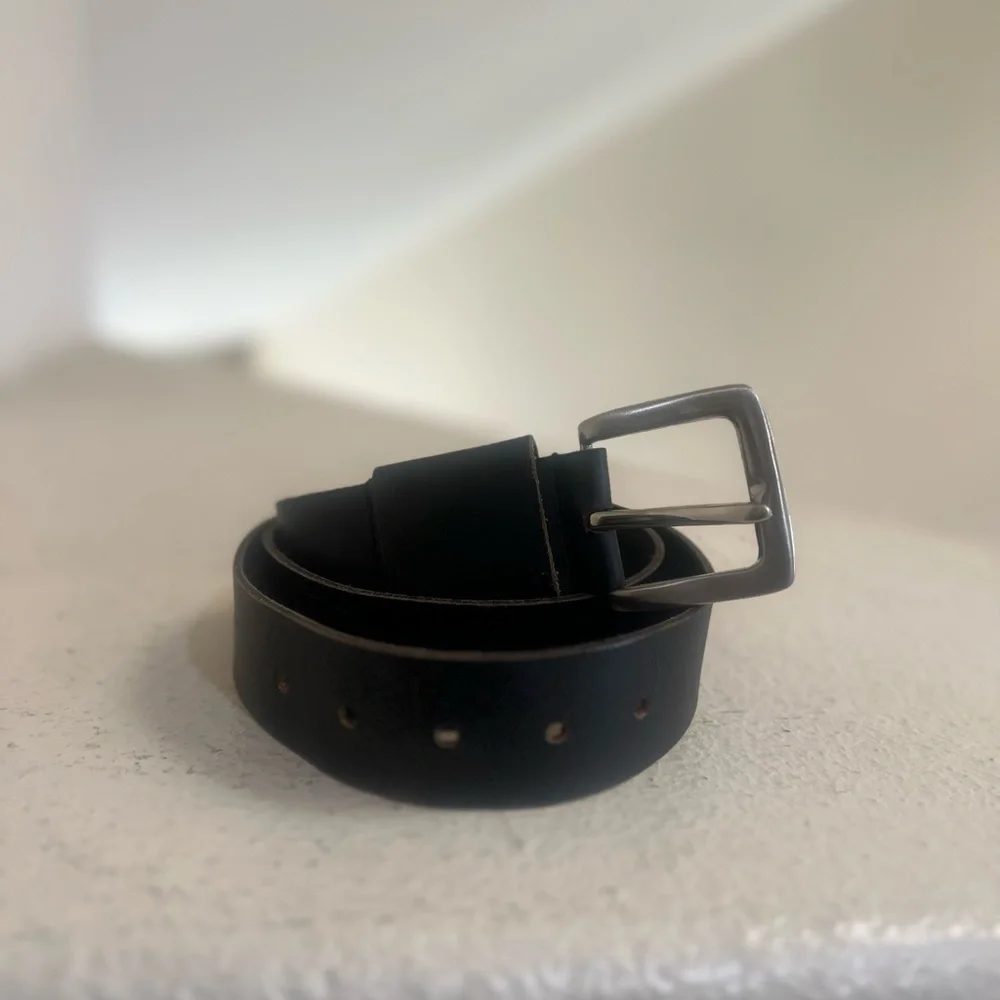Unisex Black genuine leather  silver tone buckle distressed‎ western belt small